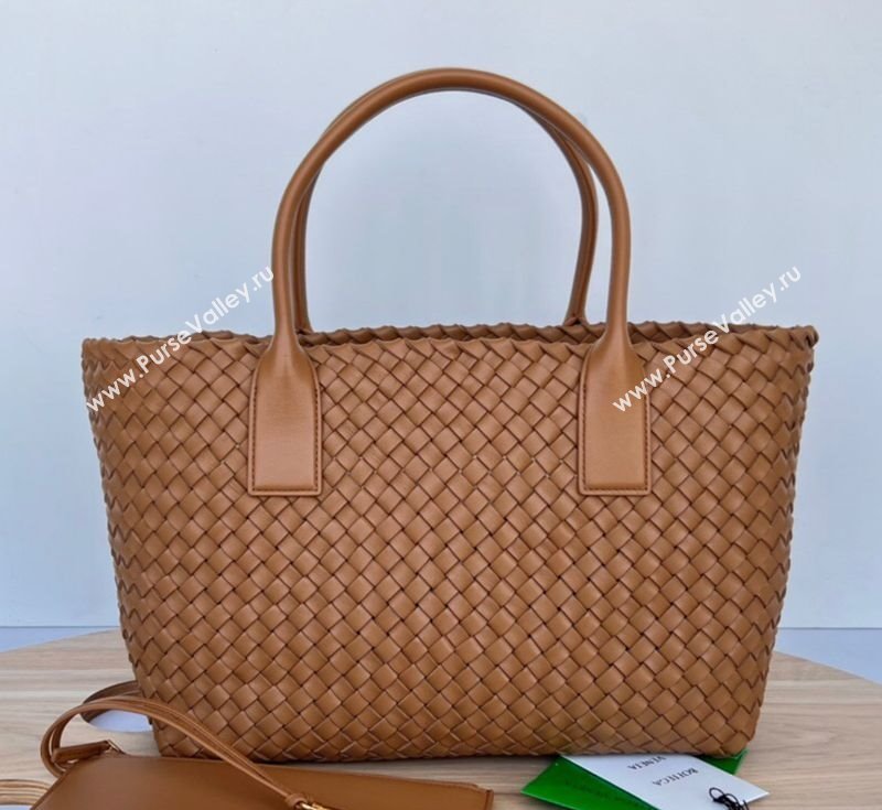 Bottega Veneta Medium Cabat Tote Bag in Intrecciato Leather Wood Brown 2025 608810 (WT-250519094)