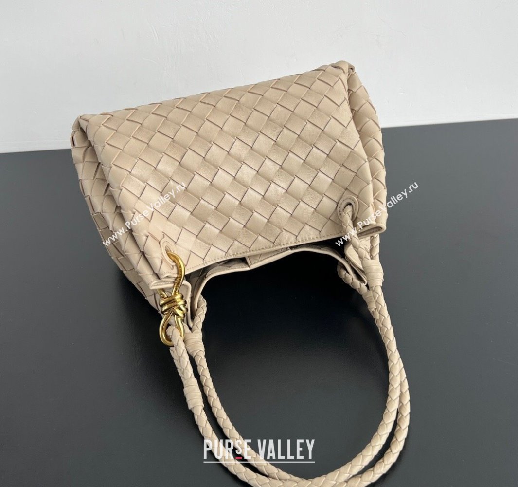Bottega Veneta Parachute Medium Shoulder Bag in Intrecciato Leather Ecru Beige 2025 835921 (WT-250519032)