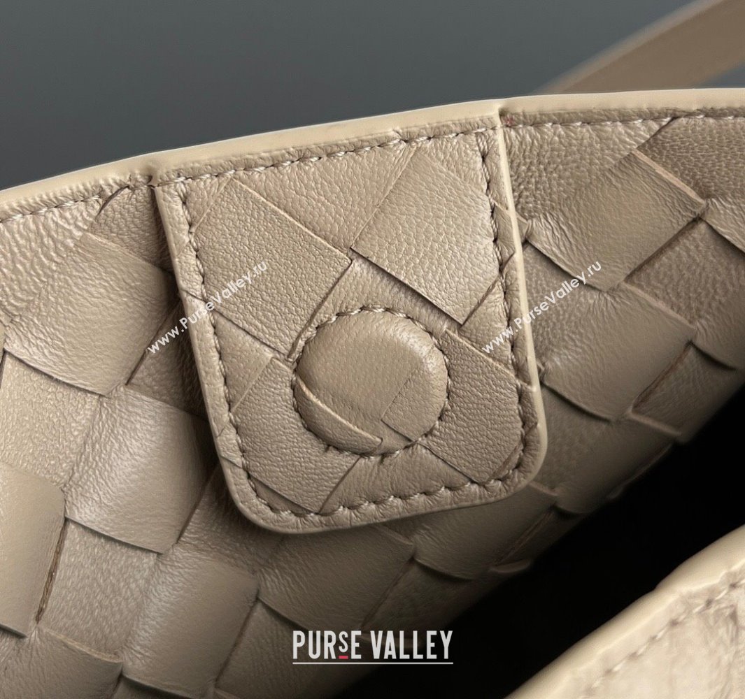 Bottega Veneta Parachute Medium Shoulder Bag in Intrecciato Leather Ecru Beige 2025 835921 (WT-250519032)