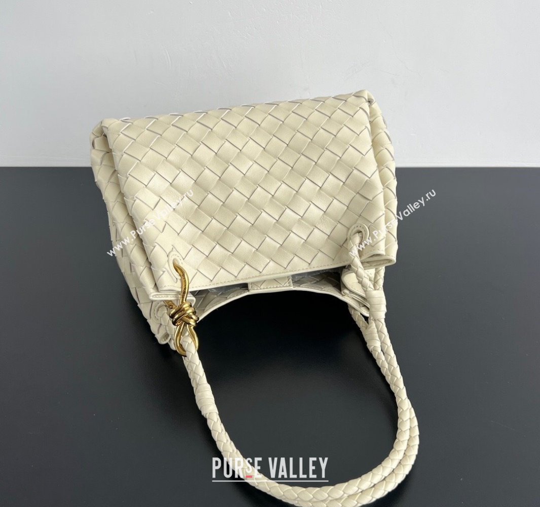 Bottega Veneta Parachute Medium Shoulder Bag in Intrecciato Leather Sea Salt 2025 835921 (WT-250519033)