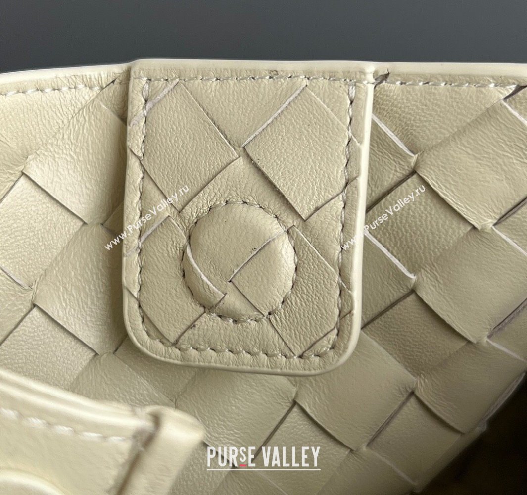 Bottega Veneta Parachute Medium Shoulder Bag in Intrecciato Leather Sea Salt 2025 835921 (WT-250519033)