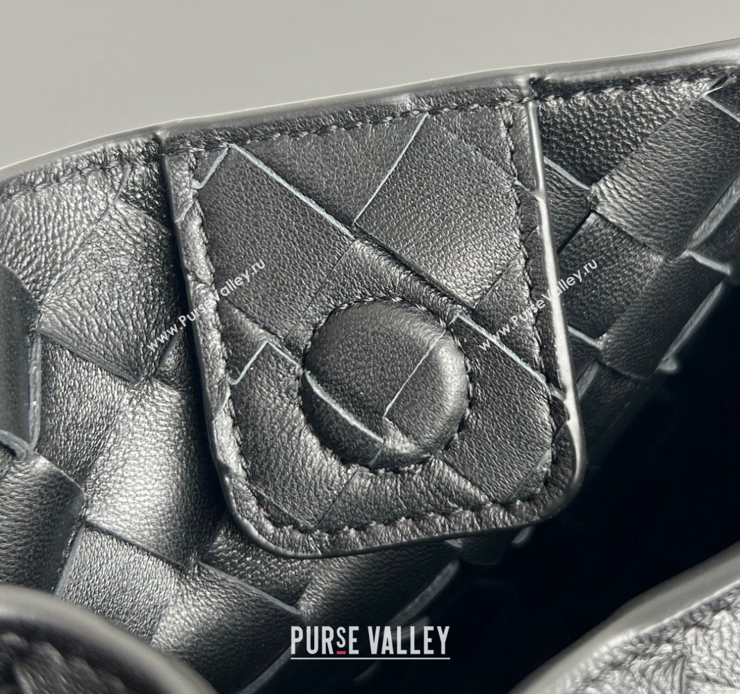 Bottega Veneta Parachute Medium Shoulder Bag in Intrecciato Leather Black 2025 835921 (WT-250519034)