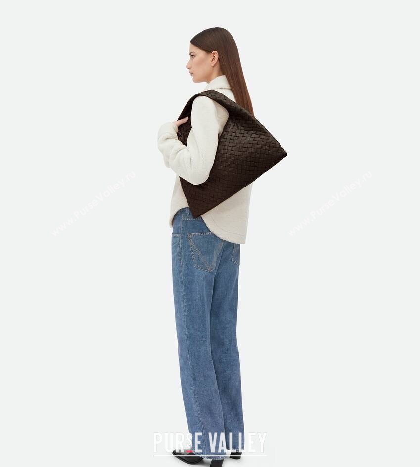 Bottega Veneta Hop Small Hobo Bag in Intrecciato Leather Fondant Brown 2025 796262 (WT-250519042)