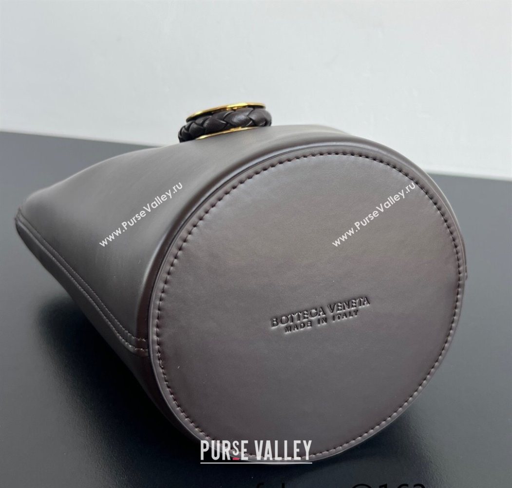Bottega Veneta Small Liberta Bucket Bag in Smooth Leather 815244 Fondant Brown 2025 (WT-250624063)
