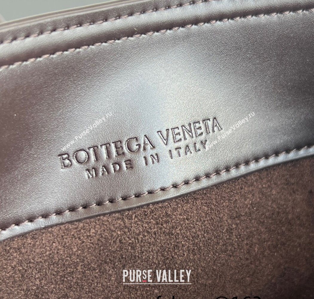 Bottega Veneta Small Liberta Bucket Bag in Smooth Leather 815244 Fondant Brown 2025 (WT-250624063)
