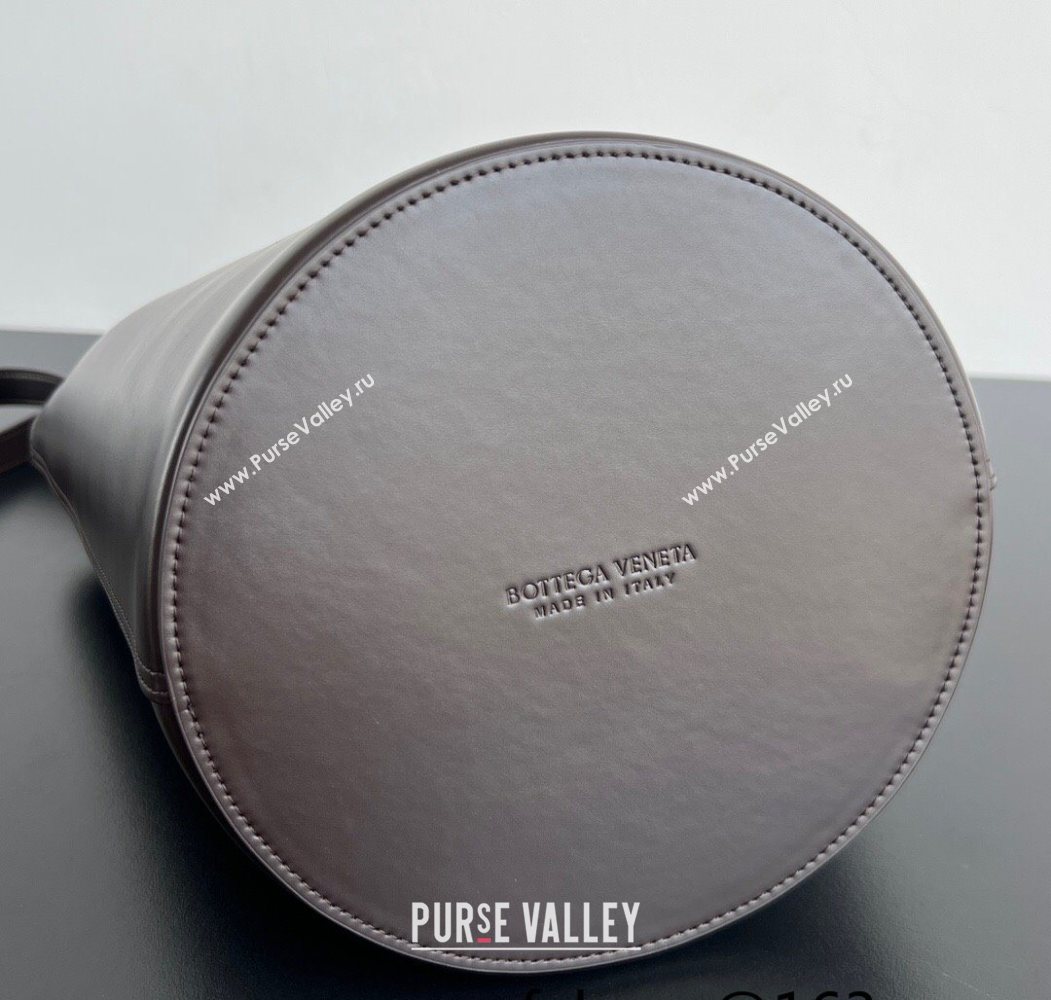 Bottega Veneta Liberta Bucket Bag in Smooth Leather 806038 Fondant Brown 2025 (WT-250624066)