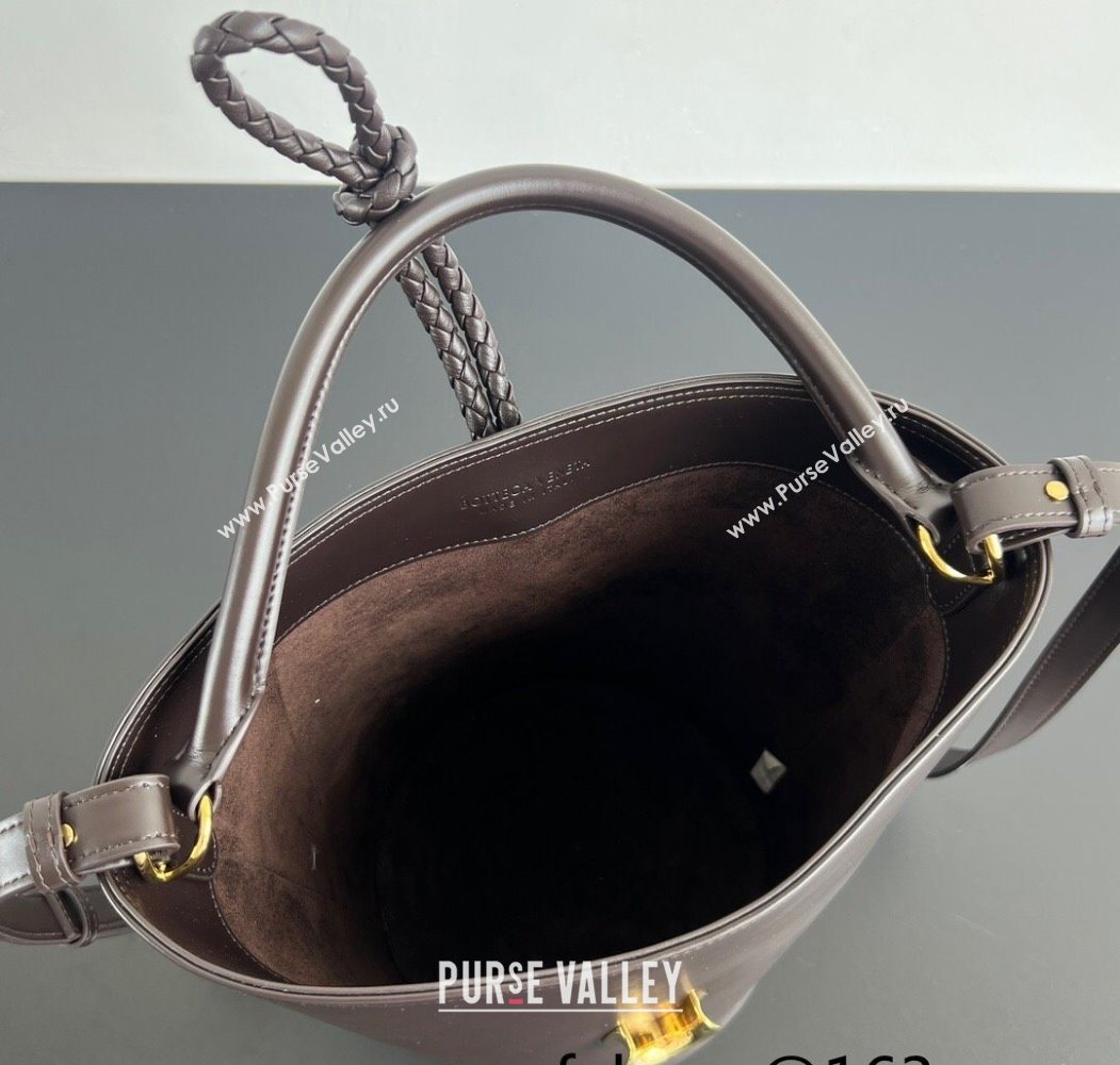 Bottega Veneta Liberta Bucket Bag in Smooth Leather 806038 Fondant Brown 2025 (WT-250624066)