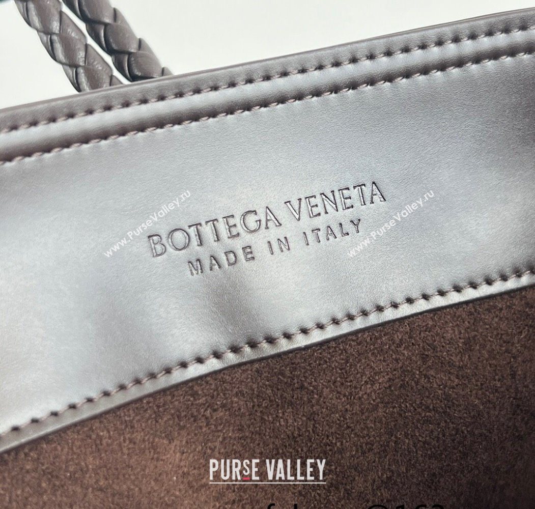 Bottega Veneta Liberta Bucket Bag in Smooth Leather 806038 Fondant Brown 2025 (WT-250624066)