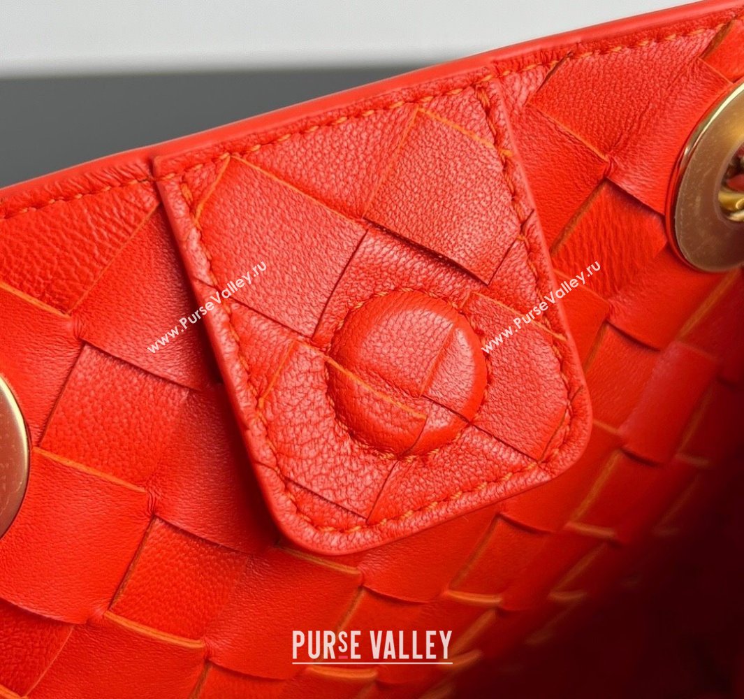 Bottega Veneta Small Parachute Chain Bag in Intrecciato Leather Red2 2025 817175 (WT-250519052)