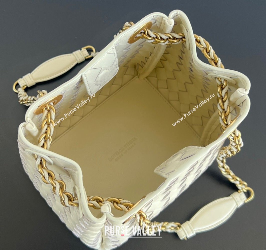 Bottega Veneta Small Parachute Chain Bag in Intrecciato Leather Sea Salt 2025 817175 (WT-250519053)