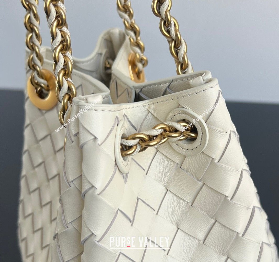 Bottega Veneta Small Parachute Chain Bag in Intrecciato Leather Sea Salt 2025 817175 (WT-250519053)