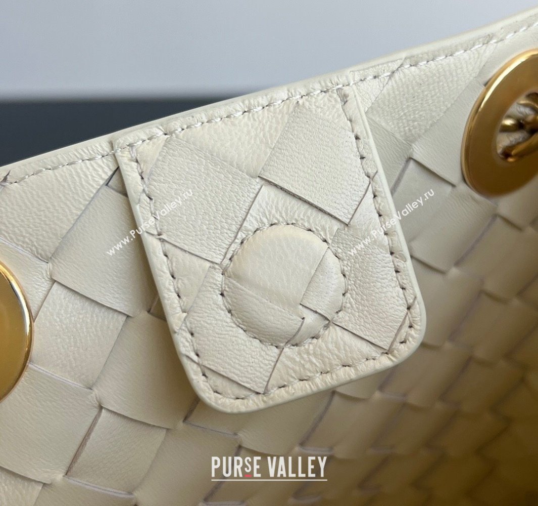 Bottega Veneta Small Parachute Chain Bag in Intrecciato Leather Sea Salt 2025 817175 (WT-250519053)