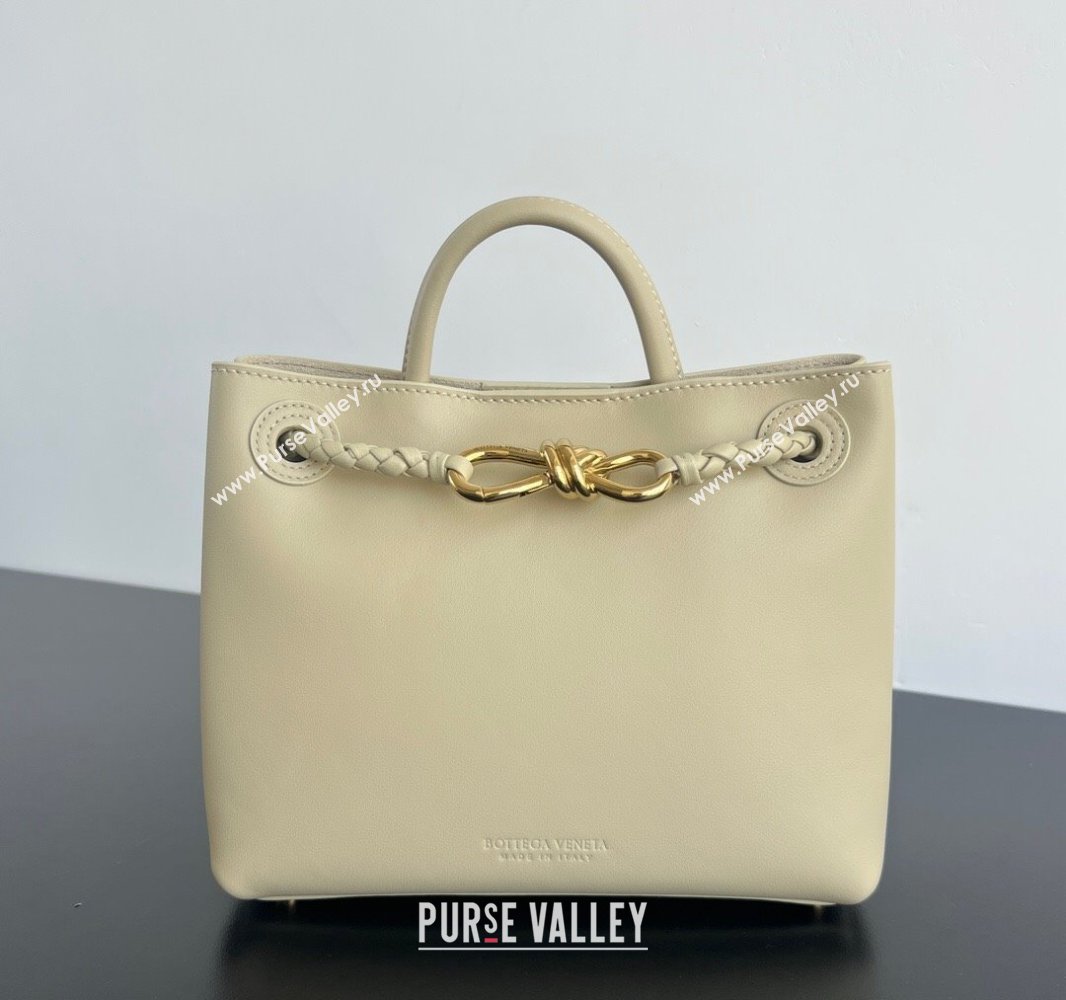 Bottega Veneta Small Andiamo Top Handle Bag in Calfskin Leather Light butterscotch Beige 2025 810213 (WT-250519073)