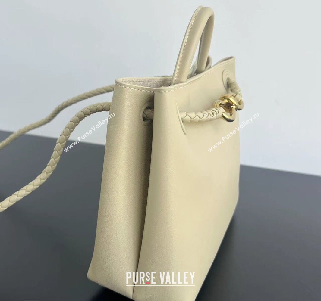 Bottega Veneta Small Andiamo Top Handle Bag in Calfskin Leather Light butterscotch Beige 2025 810213 (WT-250519073)