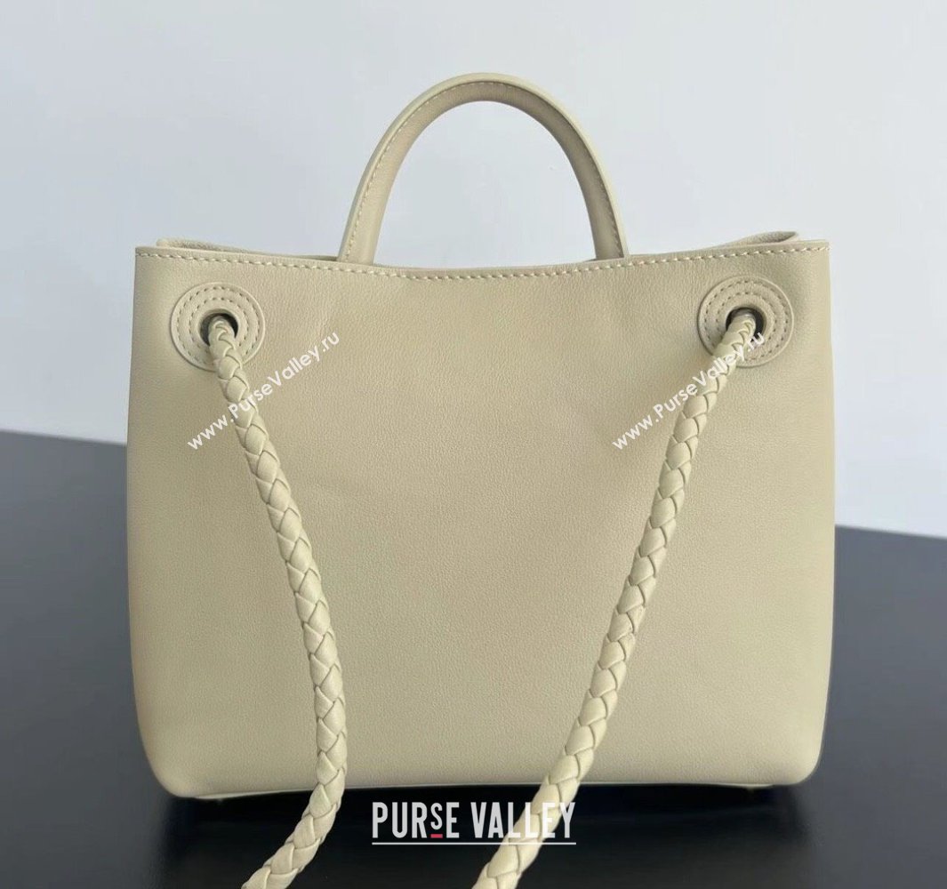 Bottega Veneta Small Andiamo Top Handle Bag in Calfskin Leather Light butterscotch Beige 2025 810213 (WT-250519073)