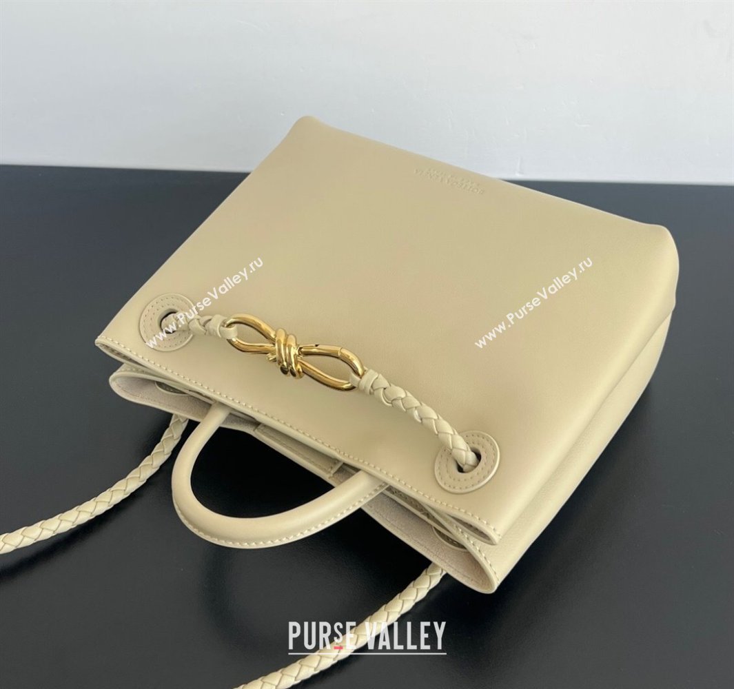 Bottega Veneta Small Andiamo Top Handle Bag in Calfskin Leather Light butterscotch Beige 2025 810213 (WT-250519073)