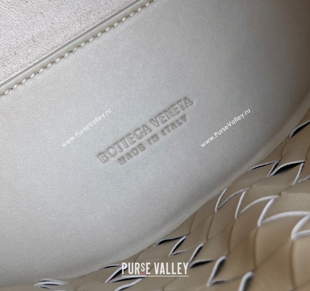 Bottega Veneta Small Andiamo Top Handle Bag in Calfskin Leather Light butterscotch Beige 2025 810213 (WT-250519073)