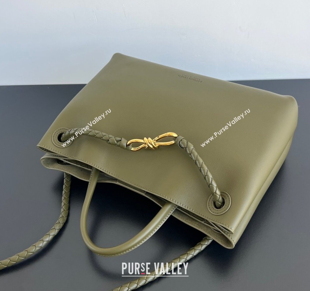 Bottega Veneta Medium Andiamo Top Handle Bag in Calfskin Leather Green2 2025 810214 (WT-250519079)