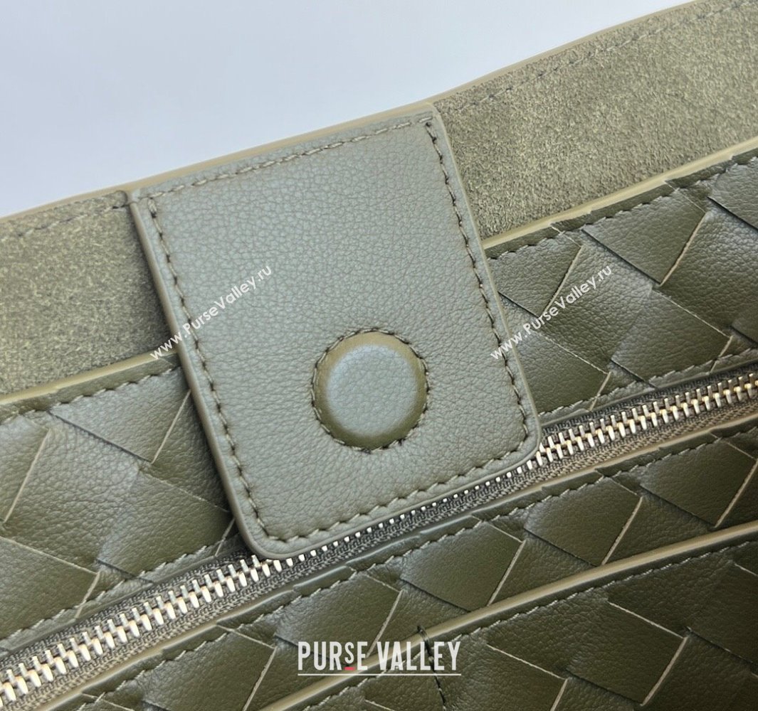 Bottega Veneta Medium Andiamo Top Handle Bag in Calfskin Leather Green2 2025 810214 (WT-250519079)