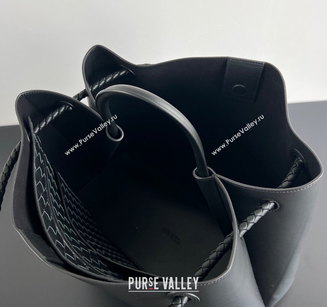 Bottega Veneta Large Andiamo Top Handle Bag in Calfskin Leather Black/Silver 2025 806010 (WT-250519081)