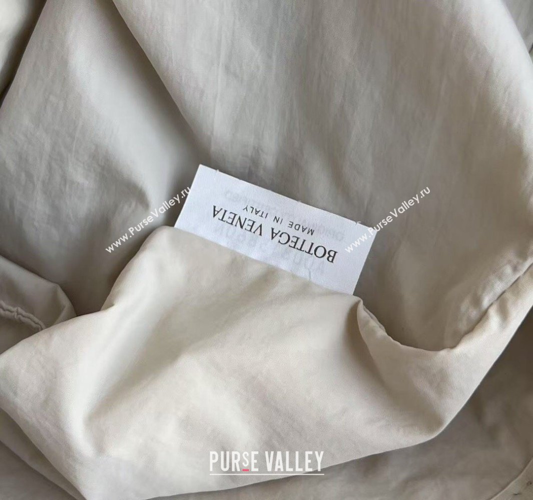 Bottega Veneta Medium Dustbag in Intrecciato Leather 796728 Chalk White 2025 (WT-250519010)