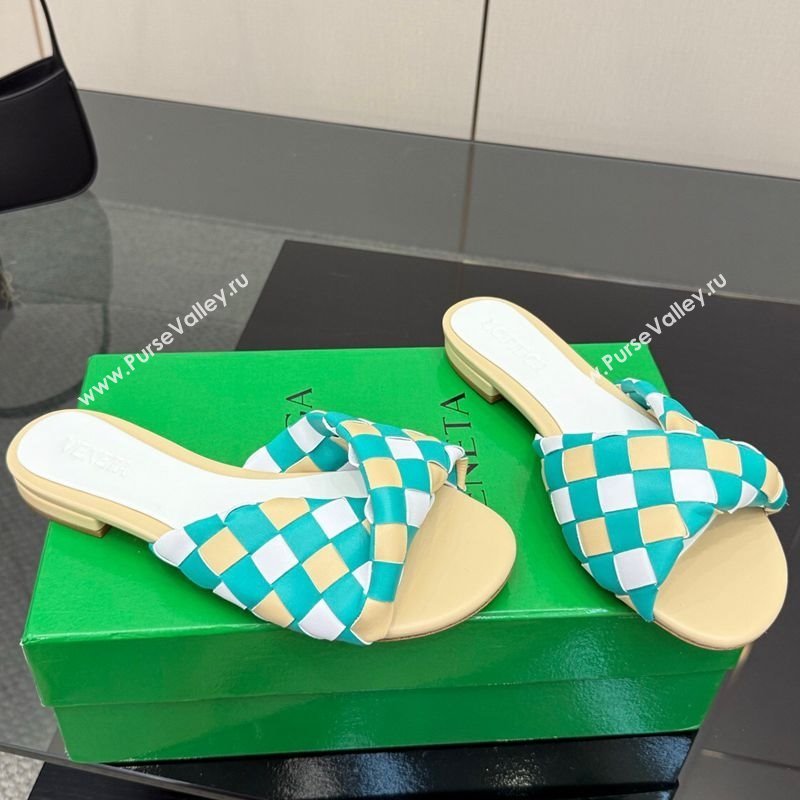 Bottega Veneta Blink Flat Slides Sandals in Vichy Intrecciato Leather with Folded Detail Beige 2025 (MD-250604029)