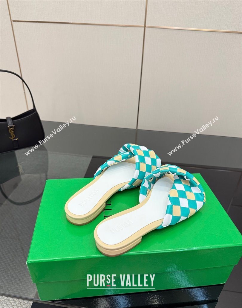 Bottega Veneta Blink Flat Slides Sandals in Vichy Intrecciato Leather with Folded Detail Beige 2025 (MD-250604029)