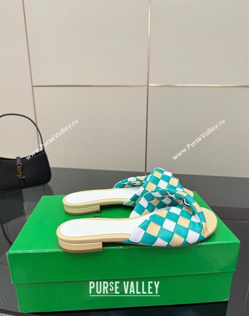 Bottega Veneta Blink Flat Slides Sandals in Vichy Intrecciato Leather with Folded Detail Beige 2025 (MD-250604029)