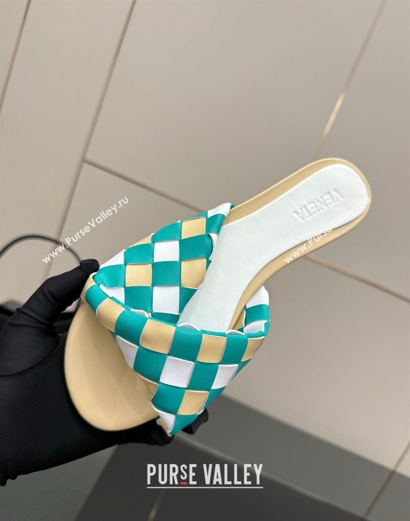 Bottega Veneta Blink Flat Slides Sandals in Vichy Intrecciato Leather with Folded Detail Beige 2025 (MD-250604029)