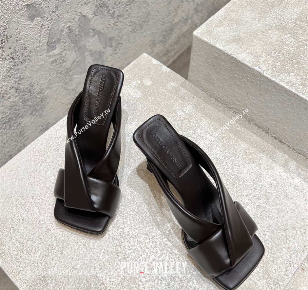 Bottega Veneta Riva Heel Slides Sandal 9cm in Shiny Calfskin with Twisted Strap Fondant Brown 2025 (MD-250604043)