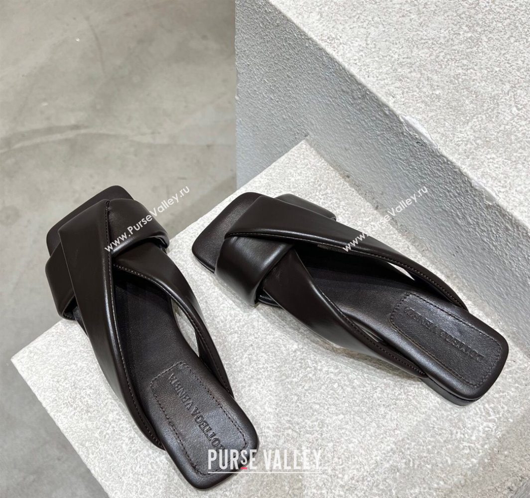 Bottega Veneta Riva Flat Slides Sandal in Shiny Calfskin with Twisted Strap Fondant Brown 2025 (MD-250604044)