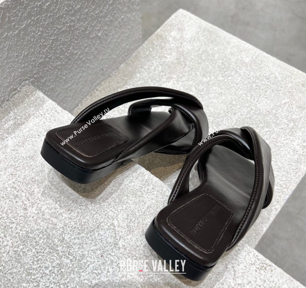 Bottega Veneta Riva Flat Slides Sandal in Shiny Calfskin with Twisted Strap Fondant Brown 2025 (MD-250604044)