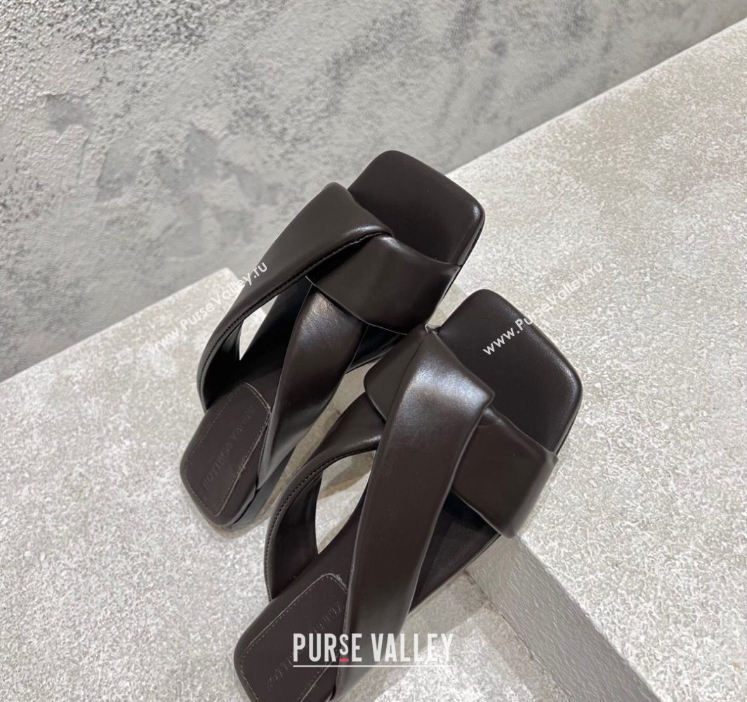 Bottega Veneta Riva Flat Slides Sandal in Shiny Calfskin with Twisted Strap Fondant Brown 2025 (MD-250604044)