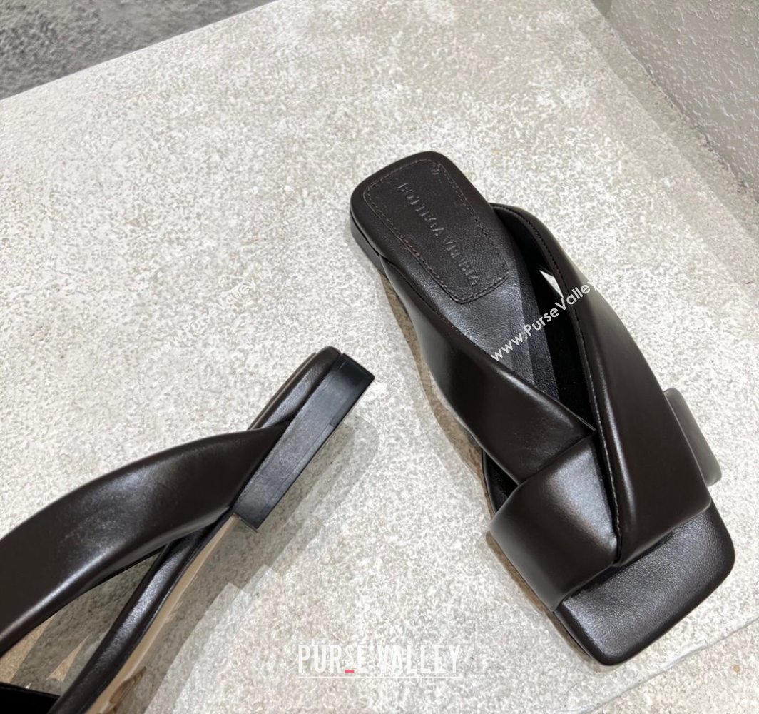 Bottega Veneta Riva Flat Slides Sandal in Shiny Calfskin with Twisted Strap Fondant Brown 2025 (MD-250604044)