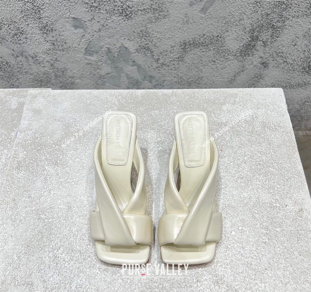 Bottega Veneta Riva Heel Slides Sandal 9cm in Shiny Calfskin with Twisted Strap Sea Salt White 2025 (MD-250604045)