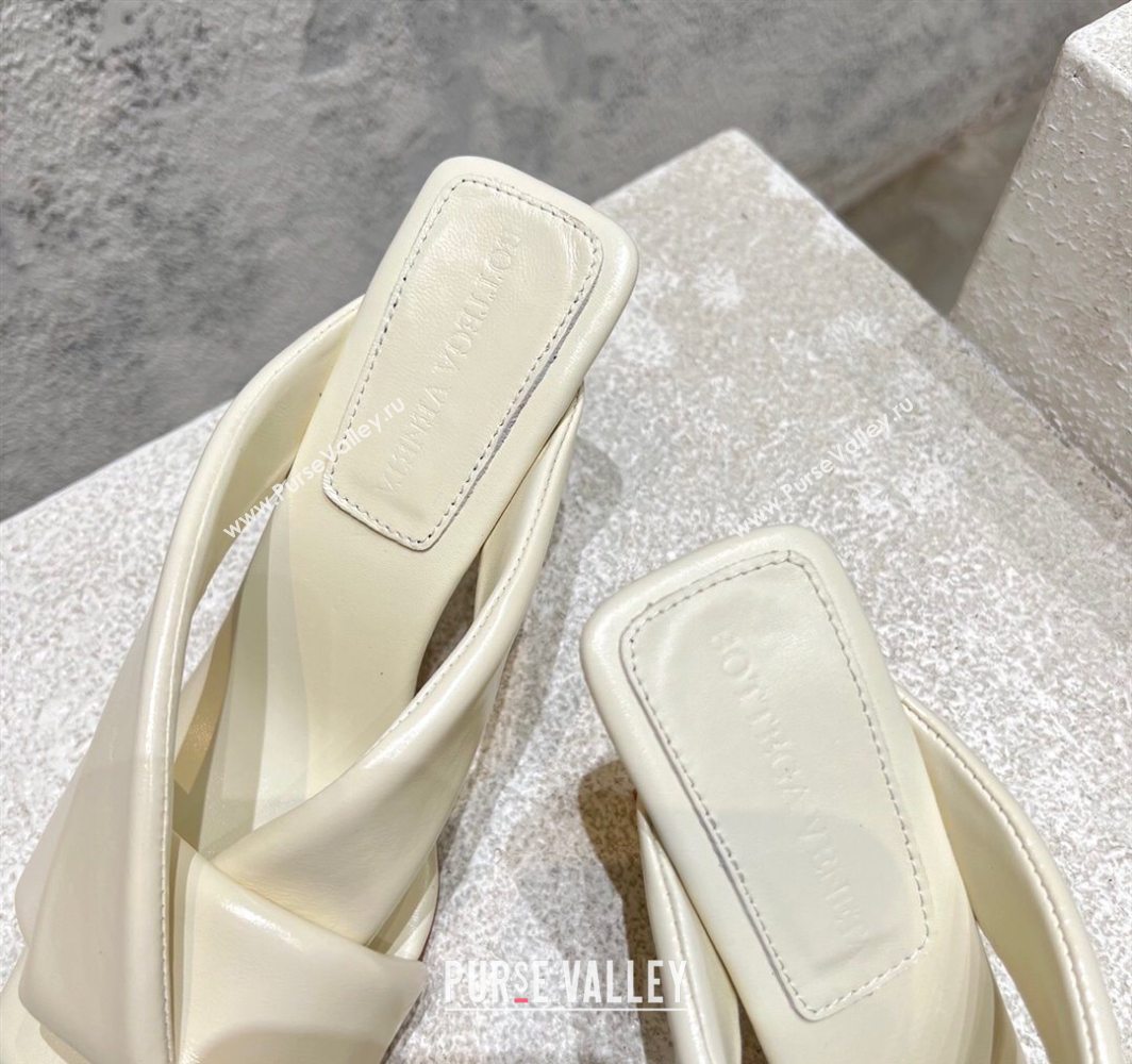 Bottega Veneta Riva Heel Slides Sandal 9cm in Shiny Calfskin with Twisted Strap Sea Salt White 2025 (MD-250604045)