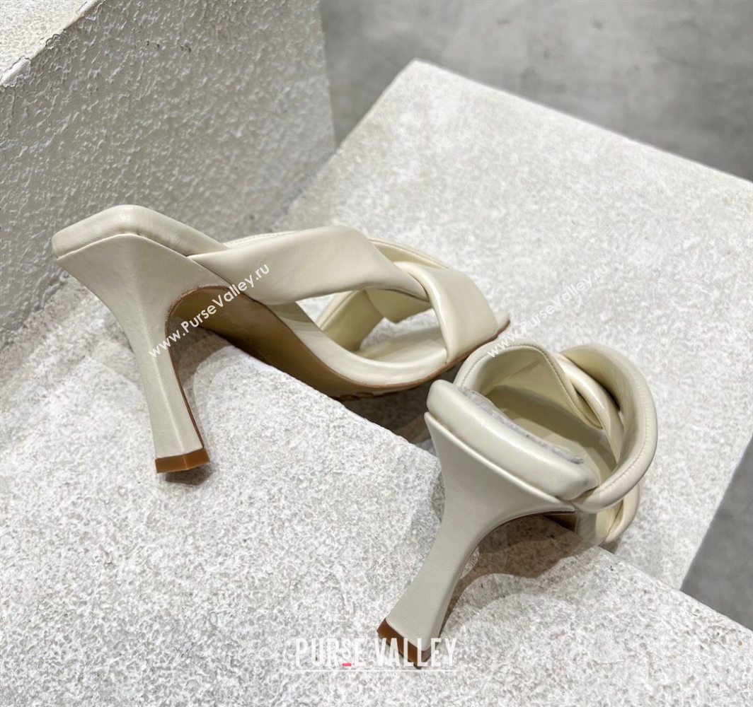 Bottega Veneta Riva Heel Slides Sandal 9cm in Shiny Calfskin with Twisted Strap Sea Salt White 2025 (MD-250604045)