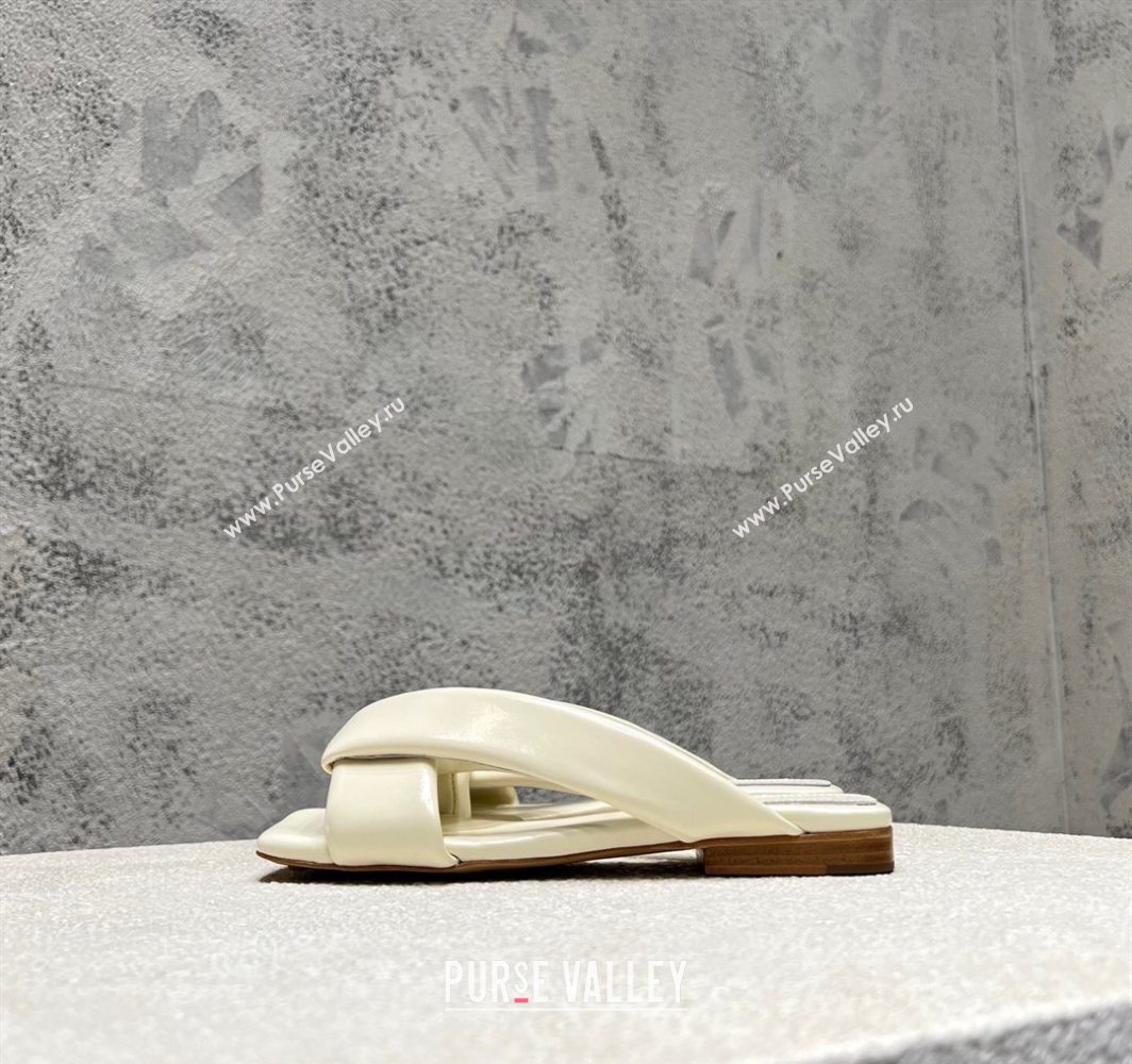 Bottega Veneta Riva Flat Slides Sandal in Shiny Calfskin with Twisted Strap Sea Salt White 2025 (MD-250604046)
