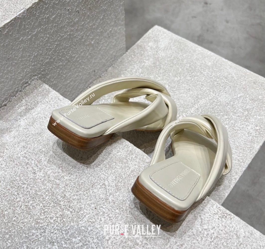 Bottega Veneta Riva Flat Slides Sandal in Shiny Calfskin with Twisted Strap Sea Salt White 2025 (MD-250604046)