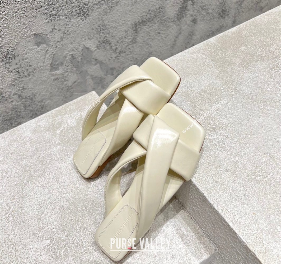 Bottega Veneta Riva Flat Slides Sandal in Shiny Calfskin with Twisted Strap Sea Salt White 2025 (MD-250604046)
