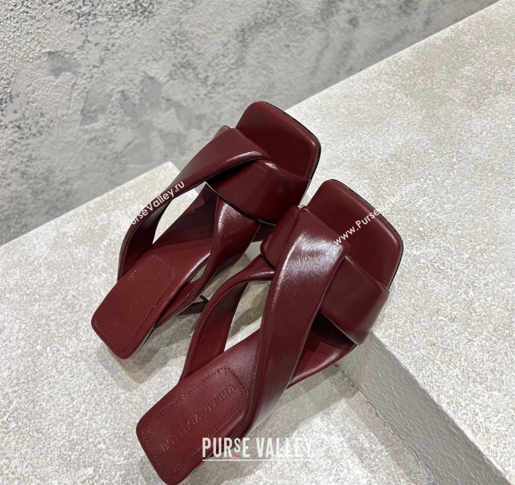 Bottega Veneta Riva Heel Slides Sandal 9cm in Shiny Calfskin with Twisted Strap Barolo Red 2025 (MD-250604047)