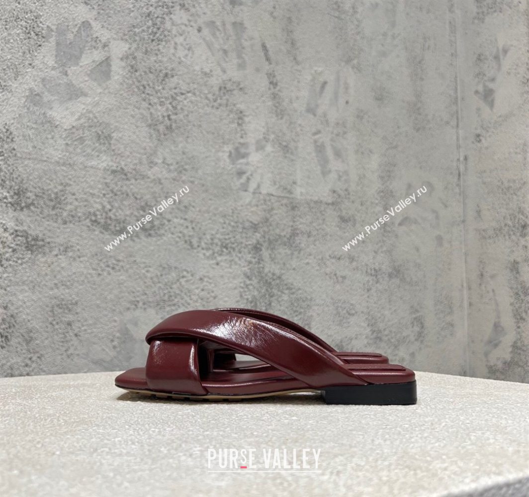 Bottega Veneta Riva Flat Slides Sandal in Shiny Calfskin with Twisted Strap Barolo Red 2025 (MD-250604048)