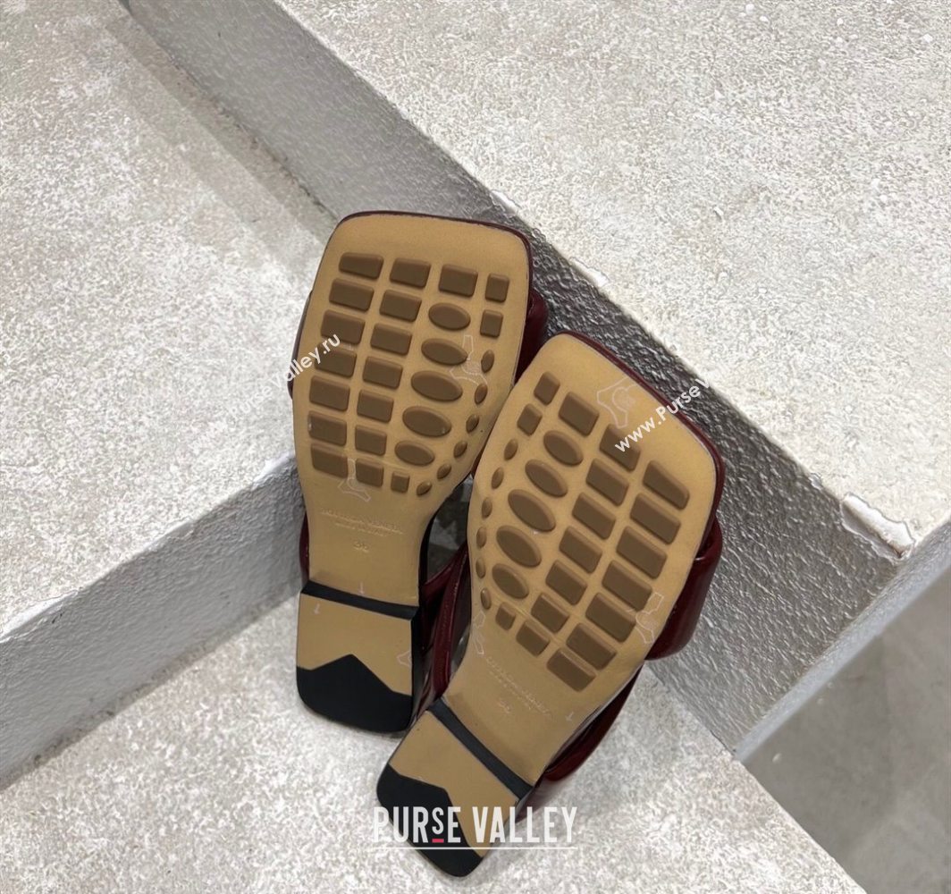 Bottega Veneta Riva Flat Slides Sandal in Shiny Calfskin with Twisted Strap Barolo Red 2025 (MD-250604048)