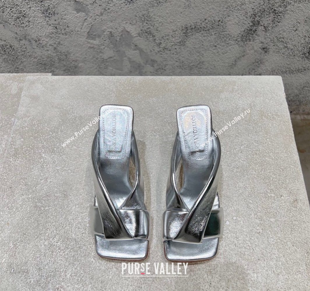 Bottega Veneta Riva Heel Slides Sandal 9cm in Shiny Calfskin with Twisted Strap Silver 2025 (MD-250604049)