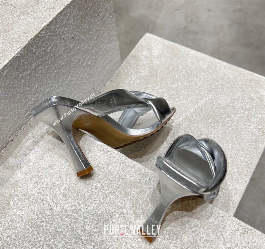 Bottega Veneta Riva Heel Slides Sandal 9cm in Shiny Calfskin with Twisted Strap Silver 2025 (MD-250604049)