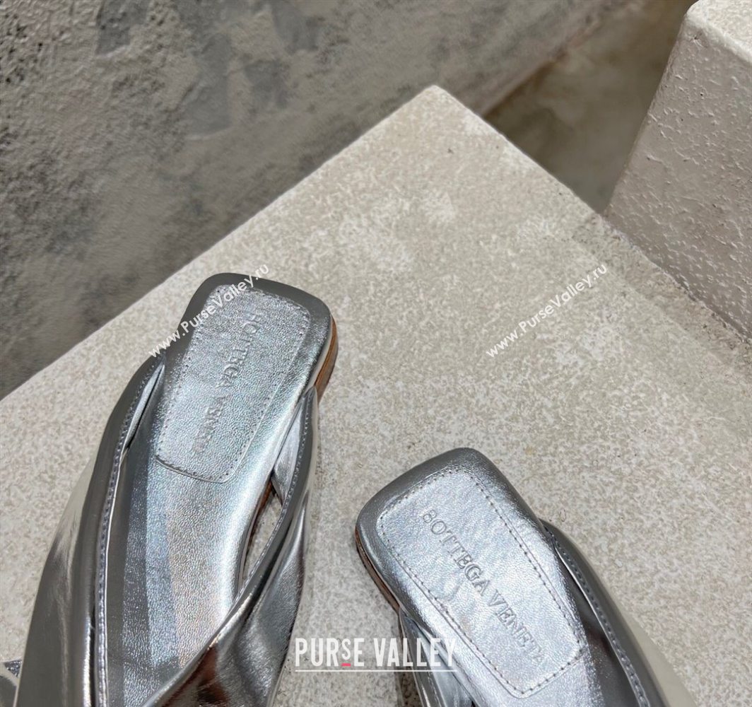 Bottega Veneta Riva Flat Slides Sandal in Shiny Calfskin with Twisted Strap Silver 2025 (MD-250604050)