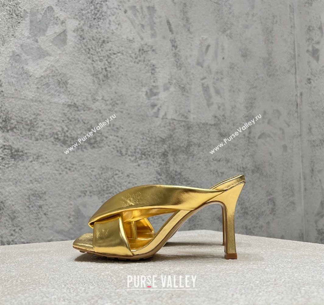 Bottega Veneta Riva Heel Slides Sandal 9cm in Shiny Calfskin with Twisted Strap Gold 2025 (MD-250604051)