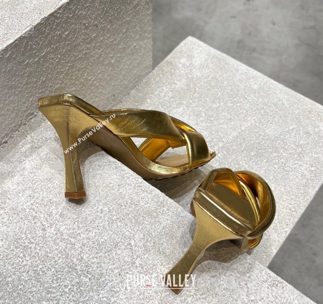 Bottega Veneta Riva Heel Slides Sandal 9cm in Shiny Calfskin with Twisted Strap Gold 2025 (MD-250604051)