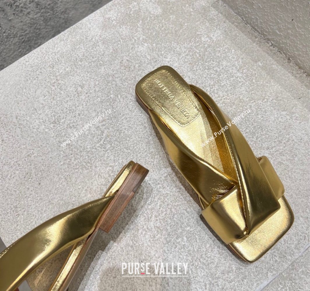 Bottega Veneta Riva Flat Slides Sandal in Shiny Calfskin with Twisted Strap Gold 2025 (MD-250604052)