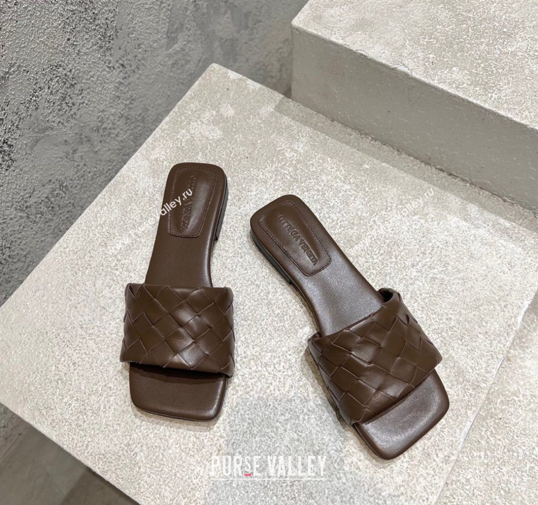 Bottega Veneta Parco Square Flat Slides Sandals in Soft Intrecciato Leather Chocolate 2025 837737 (MD-250604011)
